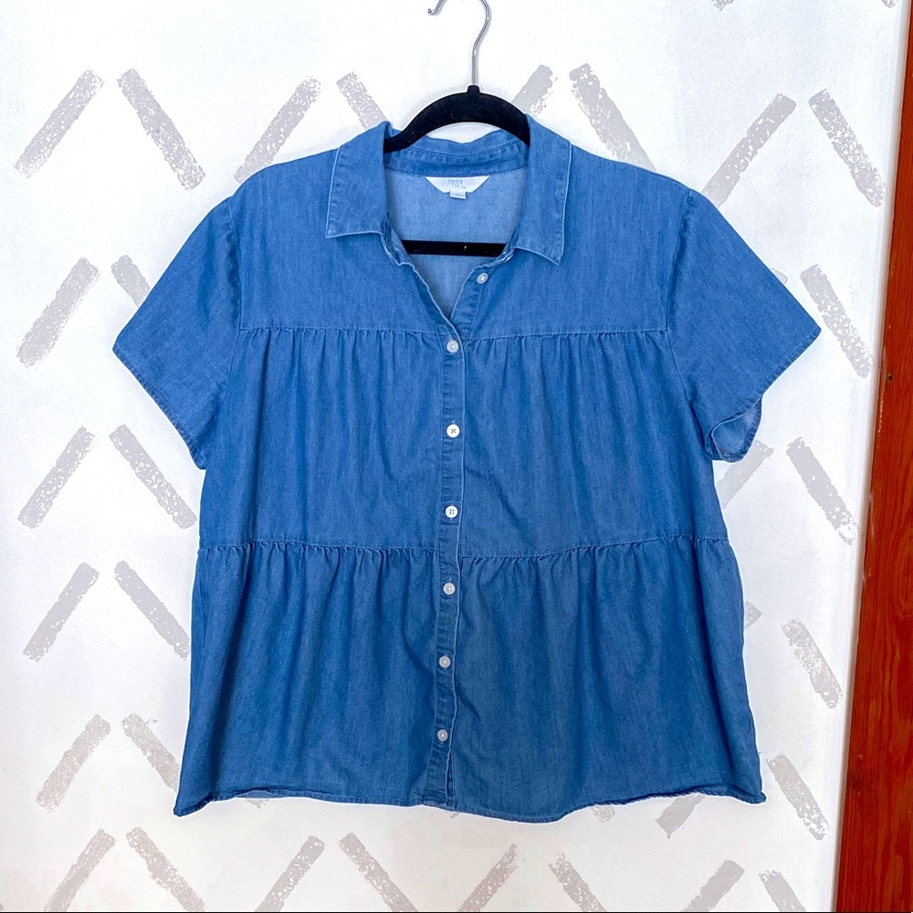 Time and tru chambray top